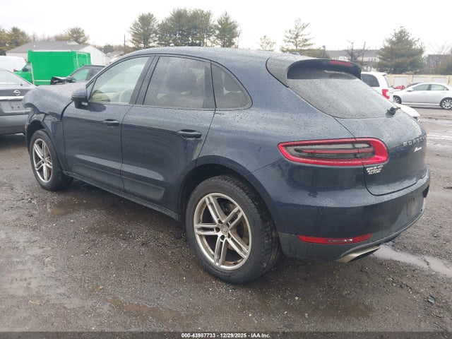 2017 PORSCHE MACAN WP1AA2A56HLB05917 Photo 2