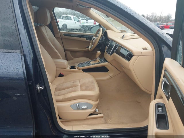 2017 PORSCHE MACAN WP1AA2A56HLB05917 Photo 4