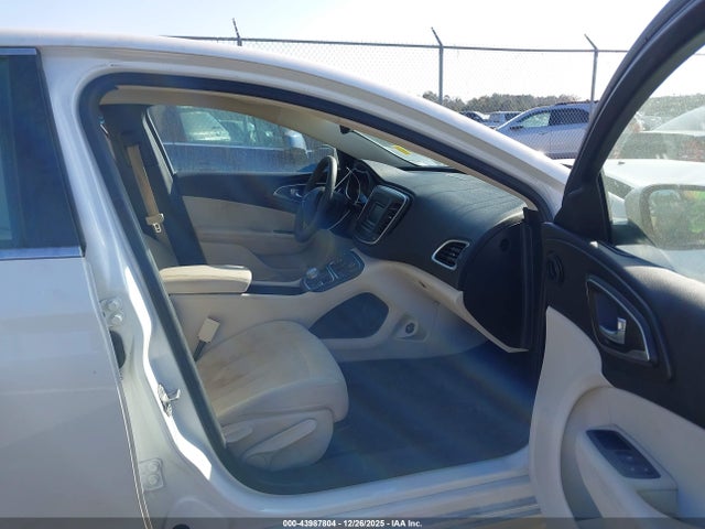 2015 CHRYSLER 200 1C3CCCAB6FN652577 Photo 4