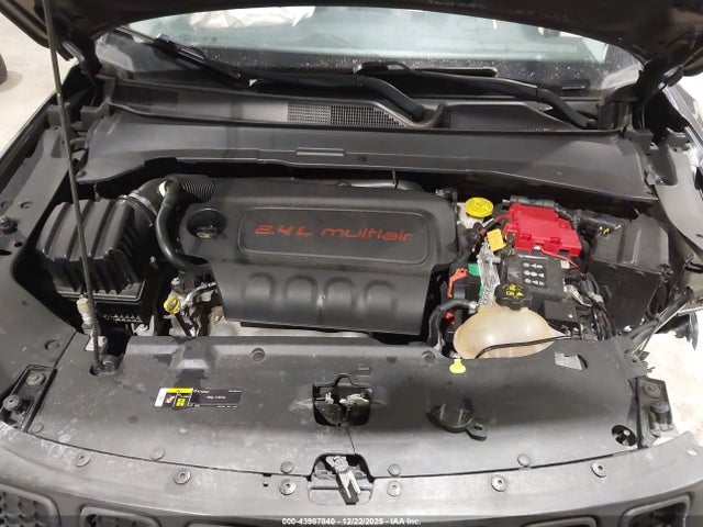 43987840 :رقم المزاد ، 3C4NJDBB4KT834481 vin ، 2019 Jeep Compass Latitude 4x4 مزاد بيع