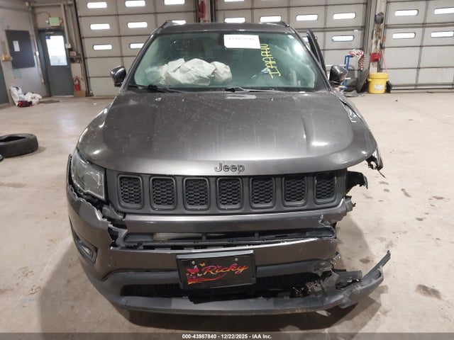 43987840 :رقم المزاد ، 3C4NJDBB4KT834481 vin ، 2019 Jeep Compass Latitude 4x4 مزاد بيع
