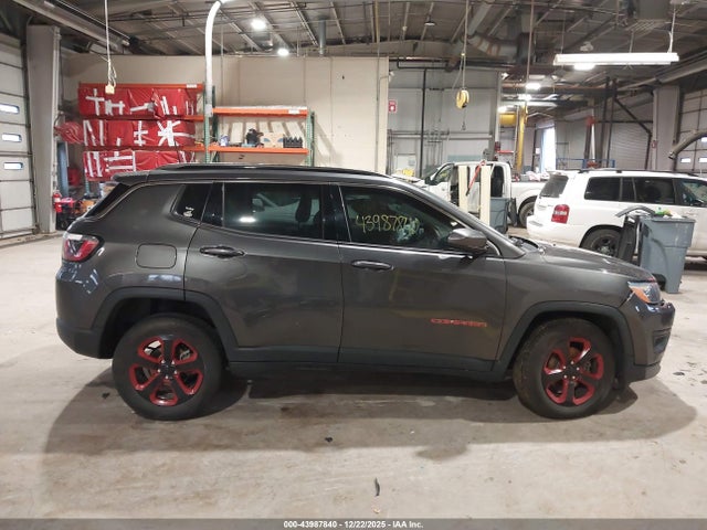 43987840 :رقم المزاد ، 3C4NJDBB4KT834481 vin ، 2019 Jeep Compass Latitude 4x4 مزاد بيع