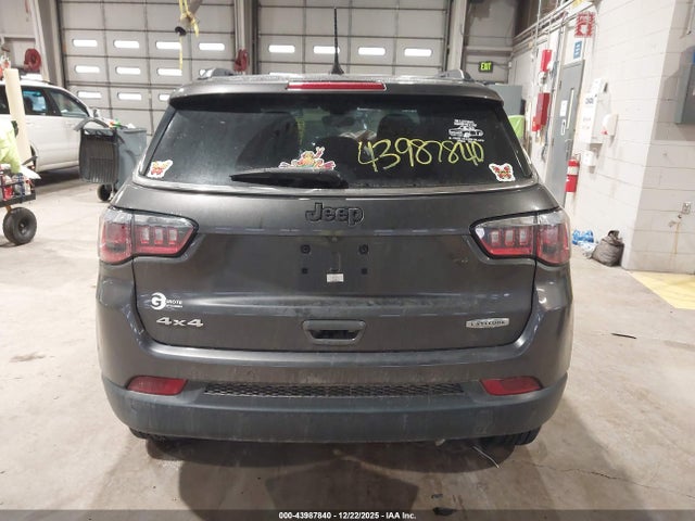 43987840 :رقم المزاد ، 3C4NJDBB4KT834481 vin ، 2019 Jeep Compass Latitude 4x4 مزاد بيع