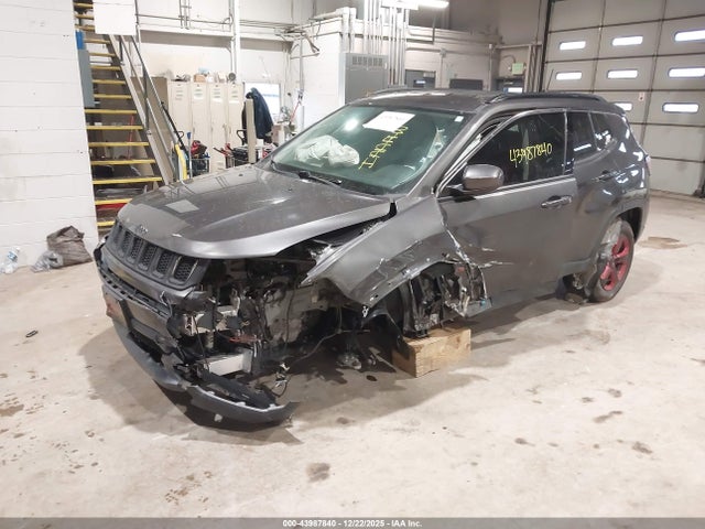 43987840 :رقم المزاد ، 3C4NJDBB4KT834481 vin ، 2019 Jeep Compass Latitude 4x4 مزاد بيع