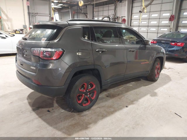 43987840 :رقم المزاد ، 3C4NJDBB4KT834481 vin ، 2019 Jeep Compass Latitude 4x4 مزاد بيع