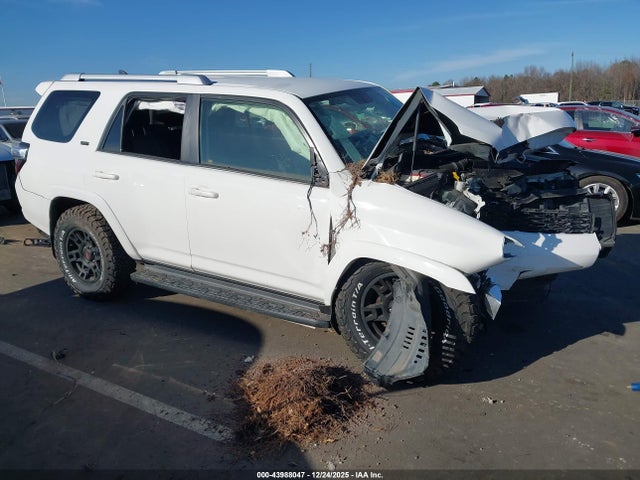 43988047 :رقم المزاد ، JTEZU5JR3J5177650 vin ، 2018 Toyota 4runner Sr5 مزاد بيع
