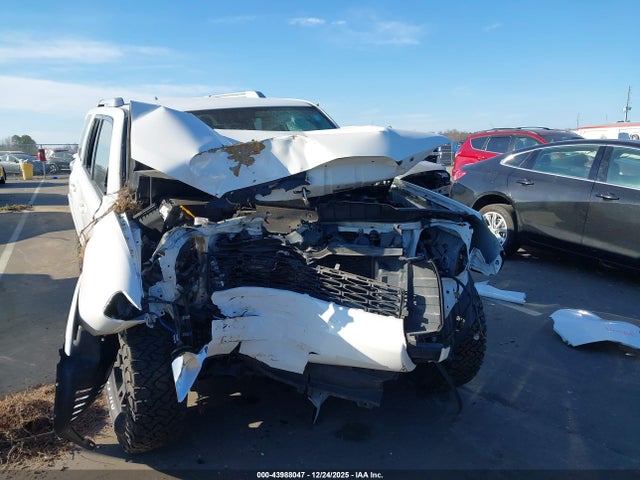 43988047 :رقم المزاد ، JTEZU5JR3J5177650 vin ، 2018 Toyota 4runner Sr5 مزاد بيع