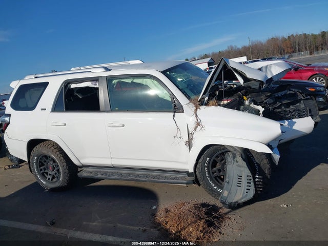 43988047 :رقم المزاد ، JTEZU5JR3J5177650 vin ، 2018 Toyota 4runner Sr5 مزاد بيع