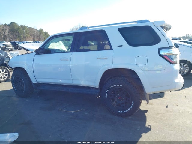 43988047 :رقم المزاد ، JTEZU5JR3J5177650 vin ، 2018 Toyota 4runner Sr5 مزاد بيع