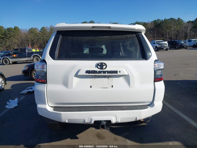43988047 :رقم المزاد ، JTEZU5JR3J5177650 vin ، 2018 Toyota 4runner Sr5 مزاد بيع