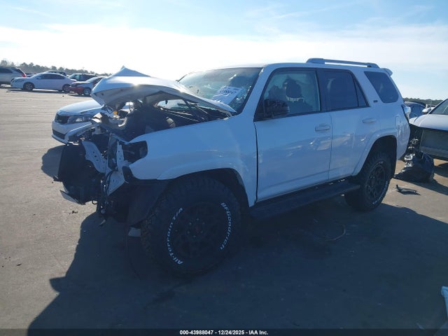 43988047 :رقم المزاد ، JTEZU5JR3J5177650 vin ، 2018 Toyota 4runner Sr5 مزاد بيع