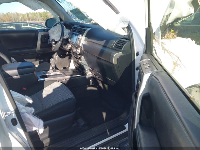 43988047 :رقم المزاد ، JTEZU5JR3J5177650 vin ، 2018 Toyota 4runner Sr5 مزاد بيع