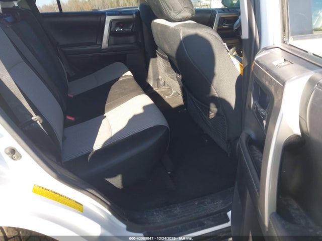 43988047 :رقم المزاد ، JTEZU5JR3J5177650 vin ، 2018 Toyota 4runner Sr5 مزاد بيع