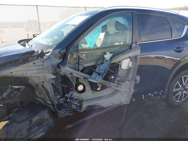 Продаж на аукціоні авто 2018 Mazda Cx-5 Touring, vin: JM3KFACM2J1429851, номер лоту: 43988067
