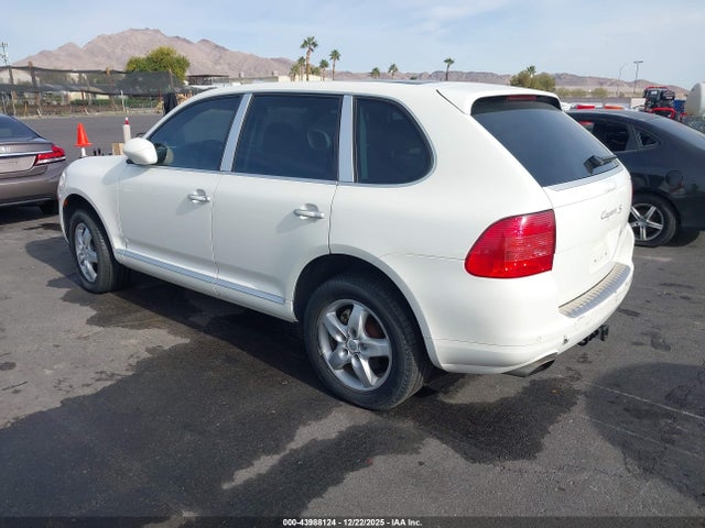 2005 PORSCHE CAYENNE WP1AB29P15LA64031 Photo 2