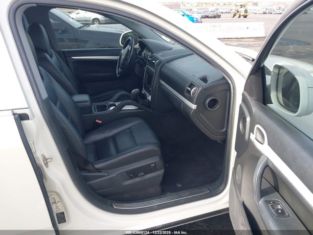 2005 PORSCHE CAYENNE WP1AB29P15LA64031 Photo 4