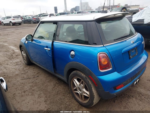 2007 MINI COOPER S WMWMF73557TL88509 Photo 2