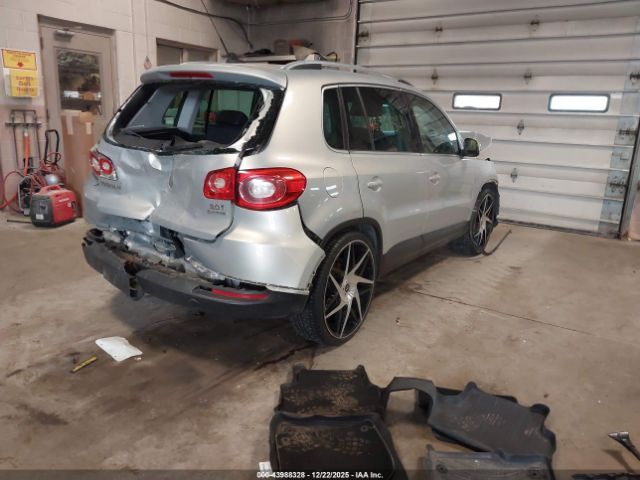 2011 VOLKSWAGEN TIGUAN WVGBV7AX5BW560283 Photo 3