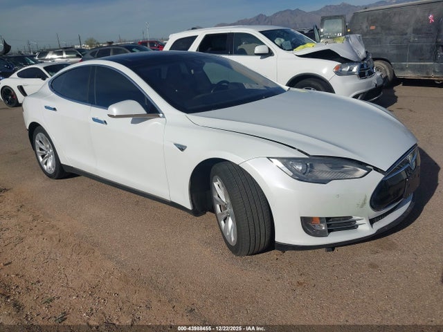 2015 TESLA MODEL S 5YJSA1H29FF086176 Photo 0