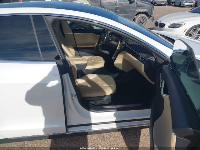 2015 TESLA MODEL S 5YJSA1H29FF086176 Photo 4