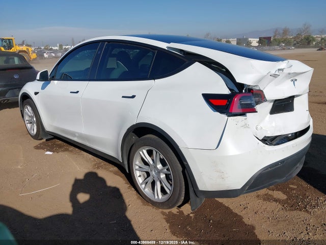 2023 TESLA MODEL Y 7SAYGDEE4PA148464 Photo 2