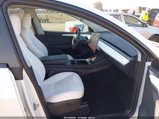 2023 TESLA MODEL Y 7SAYGDEE4PA148464 Photo 4