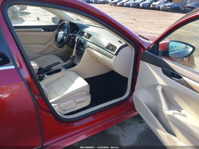 2017 VOLKSWAGEN PASSAT 1VWBT7A31HC051399 Photo 4