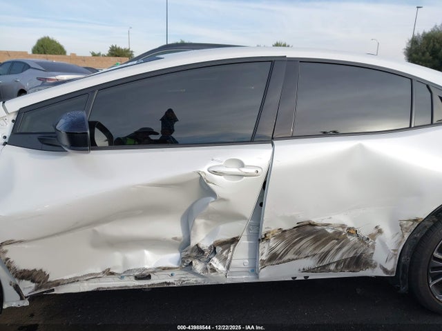 Toyota PRIUS XLE 2026 JTDACAAU2T3066944 Image 15