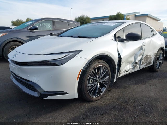Toyota PRIUS XLE 2026 JTDACAAU2T3066944 Image 2