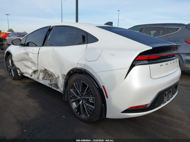 Toyota PRIUS XLE 2026 JTDACAAU2T3066944 Image 3