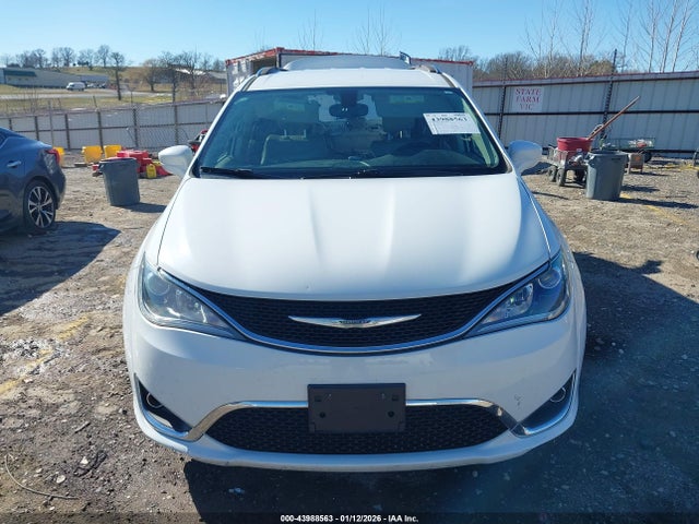 43988563 :رقم المزاد ، 2C4RC1BGXJR130650 vin ، 2018 Chrysler Pacifica Touring L مزاد بيع