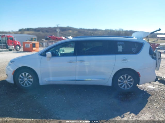 43988563 :رقم المزاد ، 2C4RC1BGXJR130650 vin ، 2018 Chrysler Pacifica Touring L مزاد بيع