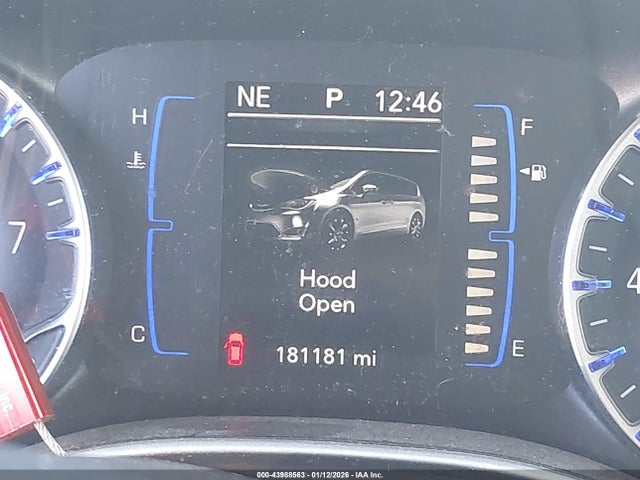 43988563 :رقم المزاد ، 2C4RC1BGXJR130650 vin ، 2018 Chrysler Pacifica Touring L مزاد بيع