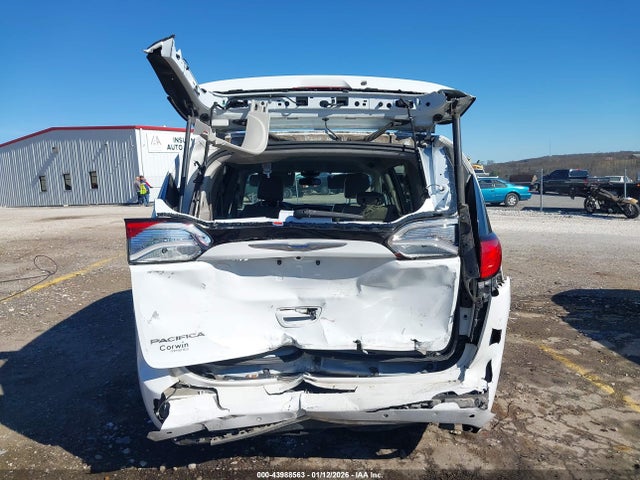 43988563 :رقم المزاد ، 2C4RC1BGXJR130650 vin ، 2018 Chrysler Pacifica Touring L مزاد بيع