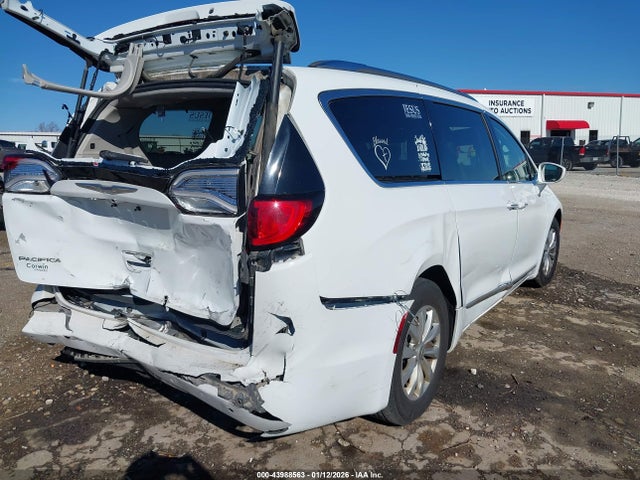 2018 CHRYSLER PACIFICA 2C4RC1BGXJR130650 Photo 3