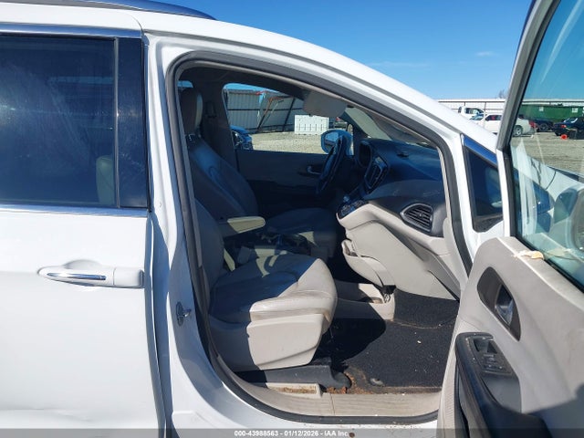 2018 CHRYSLER PACIFICA 2C4RC1BGXJR130650 Photo 4