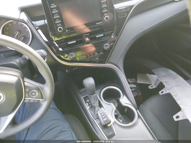 4T1R11AK0RU880239 Toyota CAMRY LE