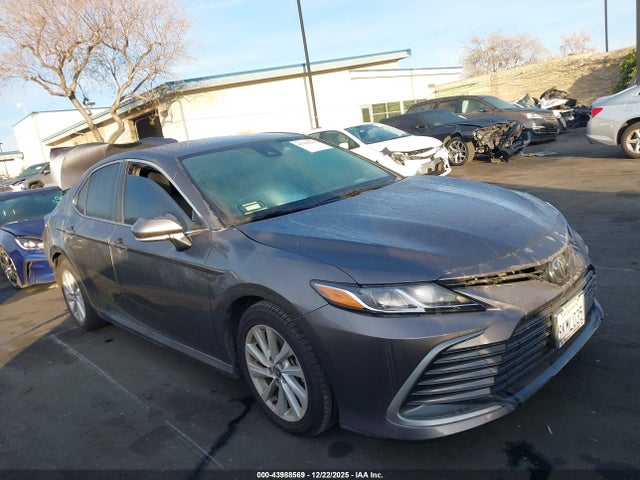 4T1R11AK0RU880239 Toyota CAMRY LE