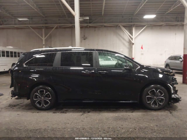 Toyota Sienna Platinum 2025 5TDESKFC9SS214563 Image 14