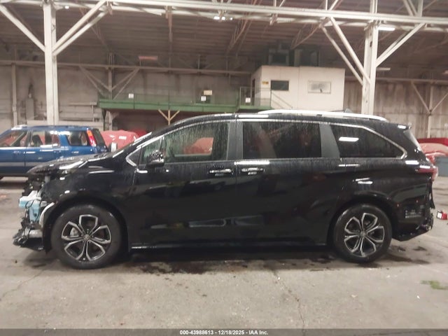 Toyota Sienna Platinum 2025 5TDESKFC9SS214563 Image 15