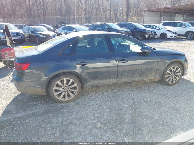 Продажа на аукционе авто 2017 Audi A4 2.0t Premium, vin: WAUANAF48HN006498, номер лота: 43988702