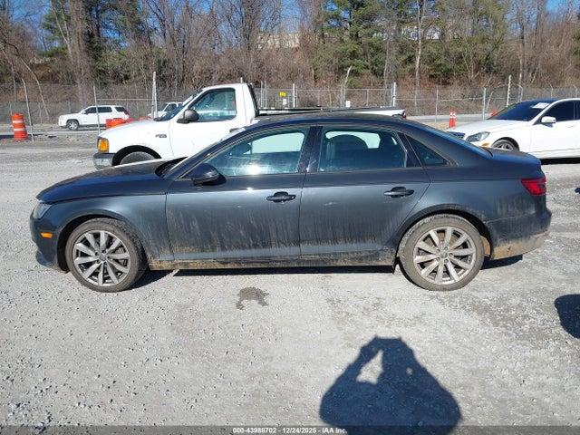 Продажа на аукционе авто 2017 Audi A4 2.0t Premium, vin: WAUANAF48HN006498, номер лота: 43988702