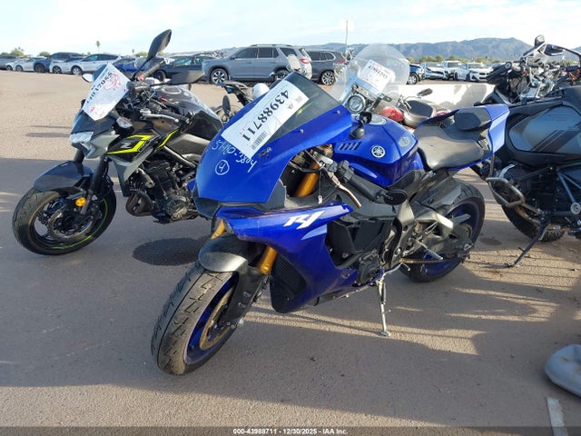 Yamaha YZFR1 2018 JYARN39E4JA004116 Image 2