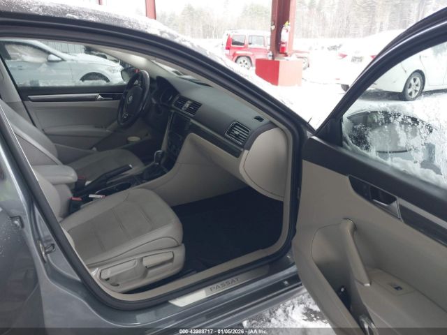 2017 VOLKSWAGEN PASSAT 1VWGT7A31HC034219 Photo 4