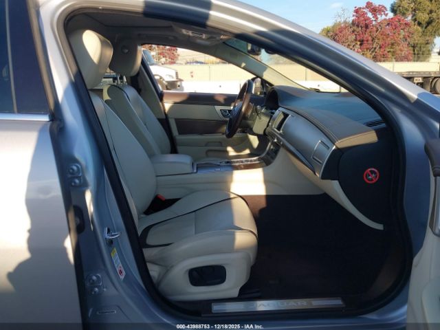 2015 JAGUAR XF SAJWA0F73F8U58798 Photo 4