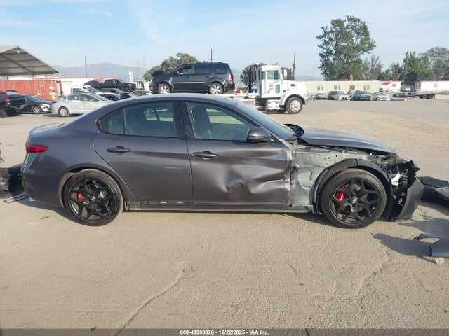 ZARFAMBN4N7662160 Alfa Romeo Giulia Ti Rwd