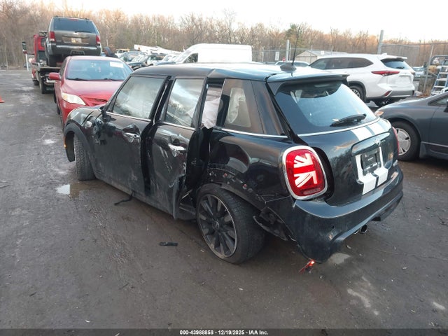 2021 MINI HARDTOP WMWXU9C01M2N97637 Photo 2