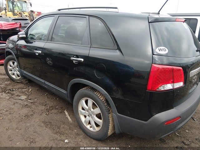 2013 KIA SORENTO 5XYKT4A62DG329745 Photo 2