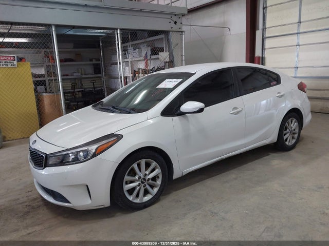 KIA FORTE LX 2017 3KPFL4A73HE149493 Image 2