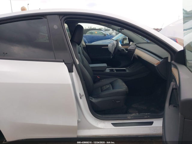 2025 TESLA MODEL Y 7SAYGDEFXSA347066 Photo 4